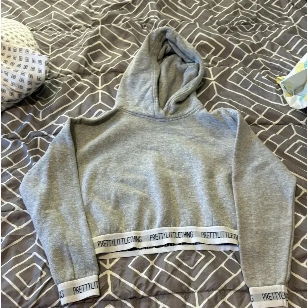 PRETTY LITTLE THING CROPPED GRAY HOODIE medium - Picture 2 of 12